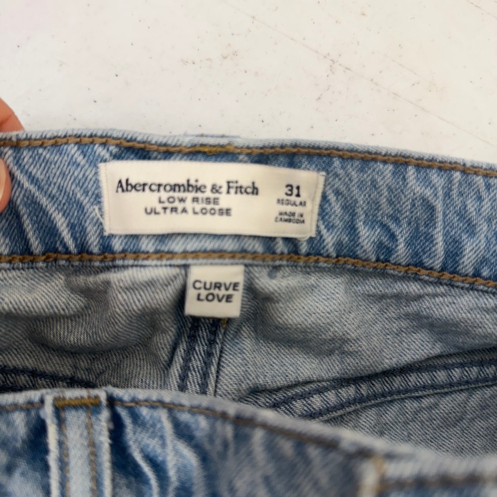 Abercrombie & Fitch Ultra Loose Low Rise Jeans Curve Love - Size 31 - Picture 13 of 13